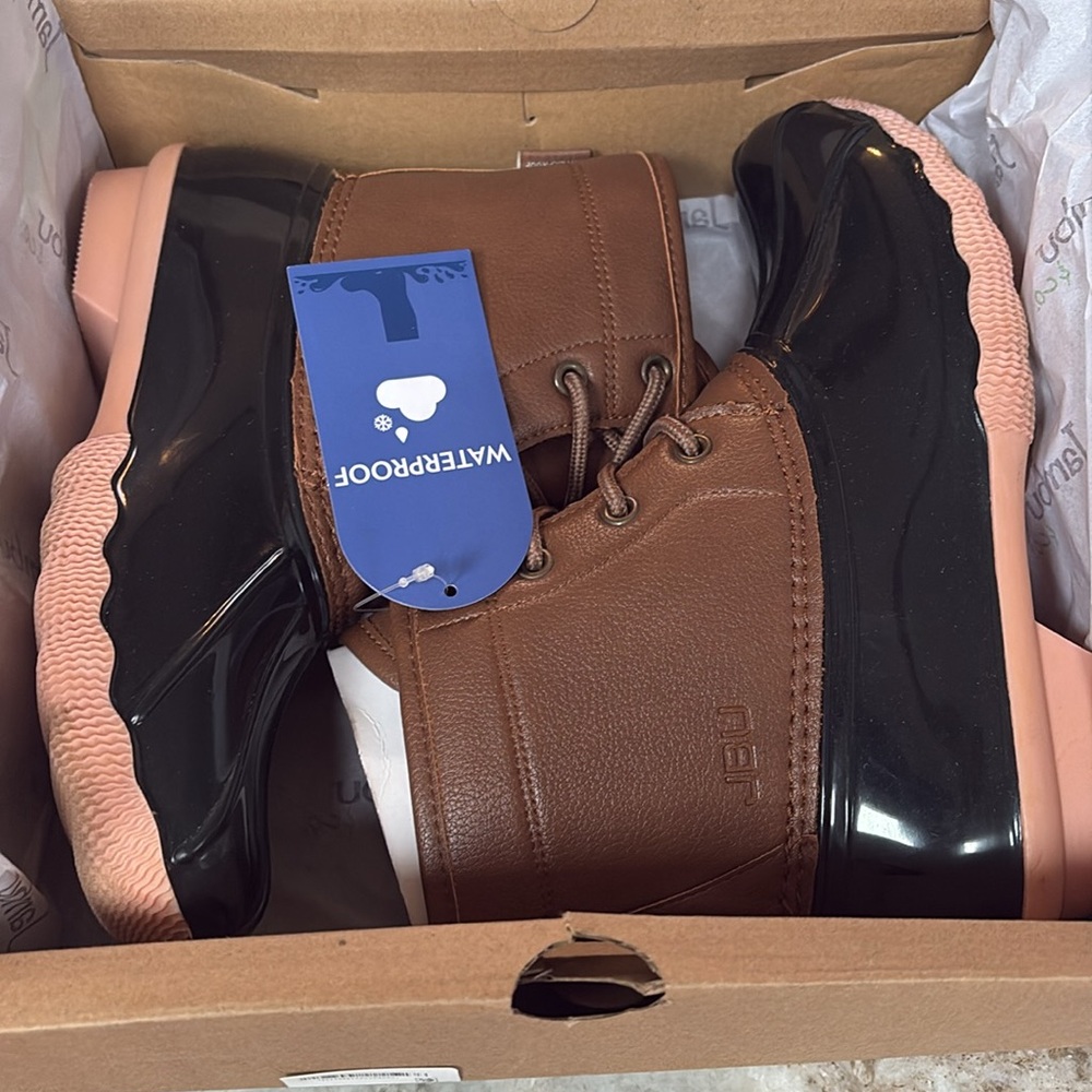 NEW winter boots! - Picture 2 of 3